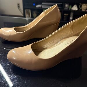 CL by Laundry Glossy Tan Wedges